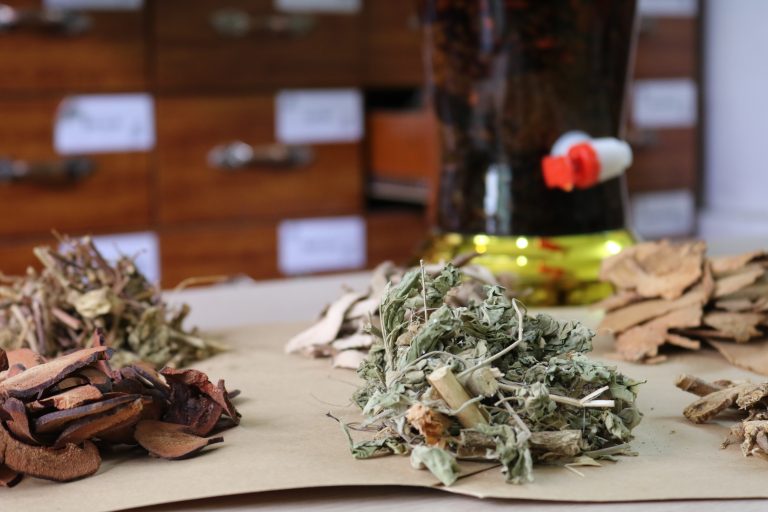 Thuốc đông y hỗ trợ điều trị sâu, giảm đau, hồi phục thể trạng bệnh nhân