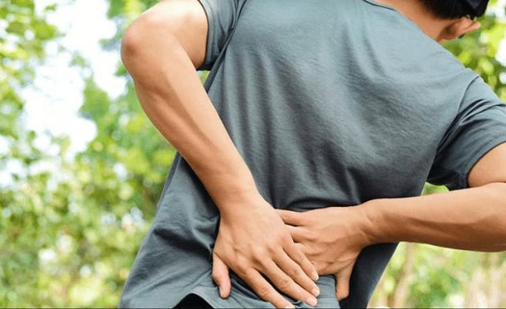 Đau thắt lưng, đau vùng mông.. là những triệu chứng điển hình của bệnh