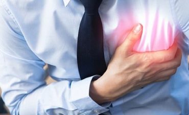 Thỉnh thoảng bị đau nhói ở tim khiến người bệnh vô cùng lo lắng