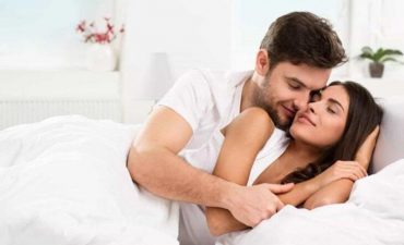 Khi mắc viêm âm đạo, chị em nên kiêng quan hệ tình dục