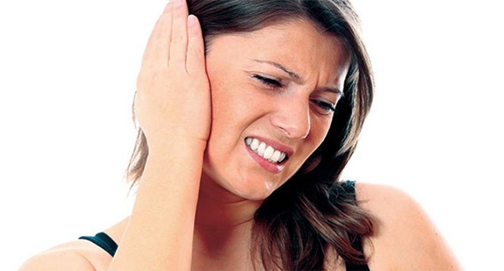 Ù tai là một trong những triệu chứng của viêm xoang nhức đầu