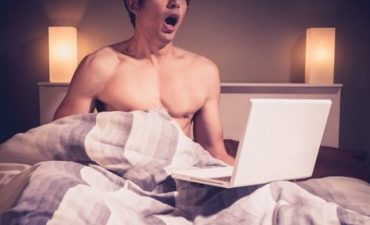 Nam giới nên ngưng xem các loại văn hóa phẩm đồi trụy trên mạng