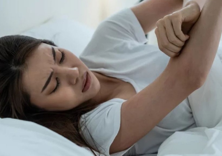 Nổi mề đay vào ban đêm là gì?