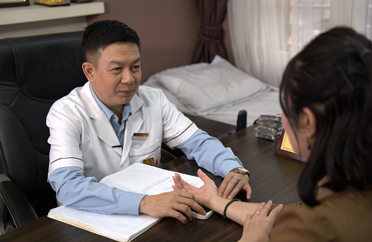 Tuấn tôi thường dùng TỨ CHẨN để đánh giá tình trạng của bà con một cách toàn diện