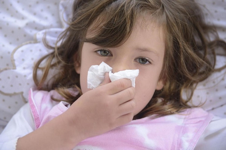 Bé sổ mũi xanh là hiện tượng hệ hô hấp của trẻ bị viêm nhiễm