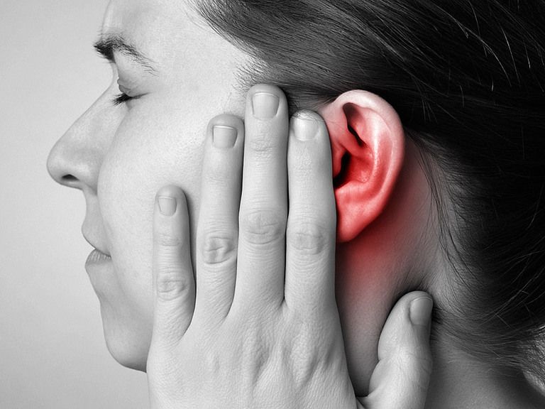 Có rất nhiều nguyên nhân dẫn đến tình trạng lỗ tai bị ù 1 bên