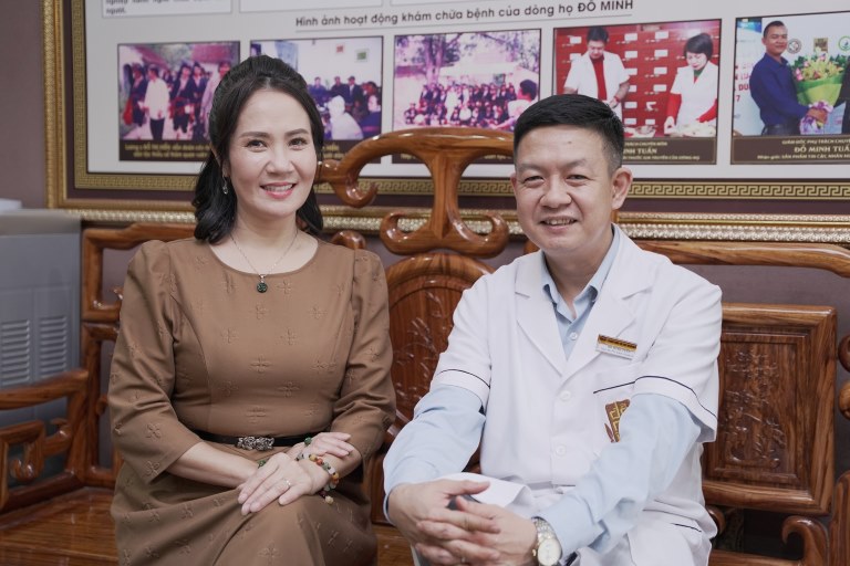 Diễn viên Nguyệt Hằng từng điều trị mề đay tại phòng khám YHCT Lương y Đỗ Minh Tuấn