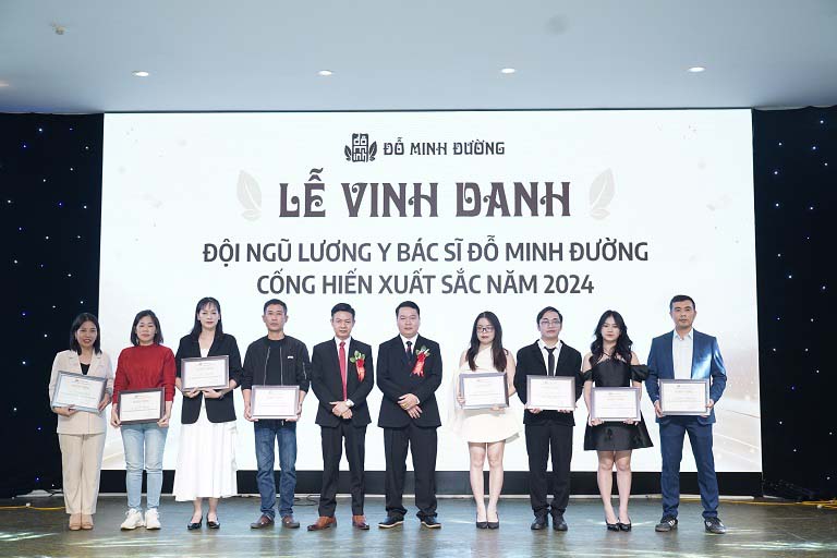 Lễ vinh danh, trao bằng khen cho đội ngũ bác sĩ Đỗ Minh Đường có thành tích xuất sắc băn 2024