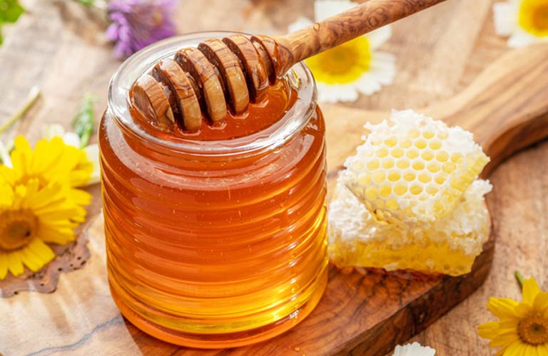 Mật ong là một trong những nguyên liệu tự nhiên rất an toàn và hiệu quả trong việc chữa ho