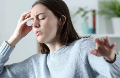 Tình trạng này có thể xảy ra ở mọi độ tuổi, nhưng thường gặp ở những người lao động trí óc