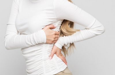 Đau nhức xương khớp sau sinh là tình trạng phổ biến mà nhiều bà mẹ sau khi sinh gặp phải