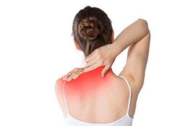 Ai làm việc trong môi trường ít vận động, ngồi lâu trước máy tính thường xuyên gặp phải