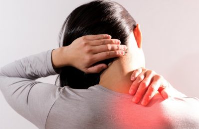 Đau vai gáy sau khi sinh mổ là một trong những vấn đề sức khỏe mà nhiều phụ nữ gặp phải