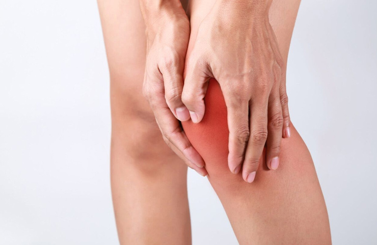 Khô khớp gối ở người trẻ là tình trạng khớp gối bị giảm bôi trơn, dẫn đến đau nhức