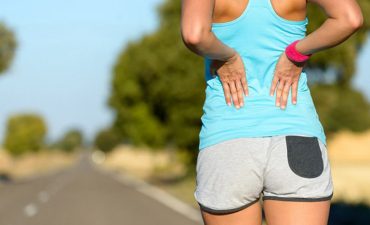 Việc đi bộ đúng cách có thể hỗ trợ điều trị thoát vị đĩa đệm