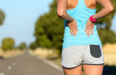 Việc đi bộ đúng cách có thể hỗ trợ điều trị thoát vị đĩa đệm