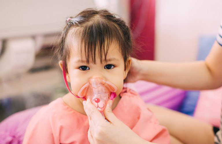 Khi ho kéo dài, vi khuẩn hoặc virus có thể tấn công sâu vào phổi, gây viêm phổi
