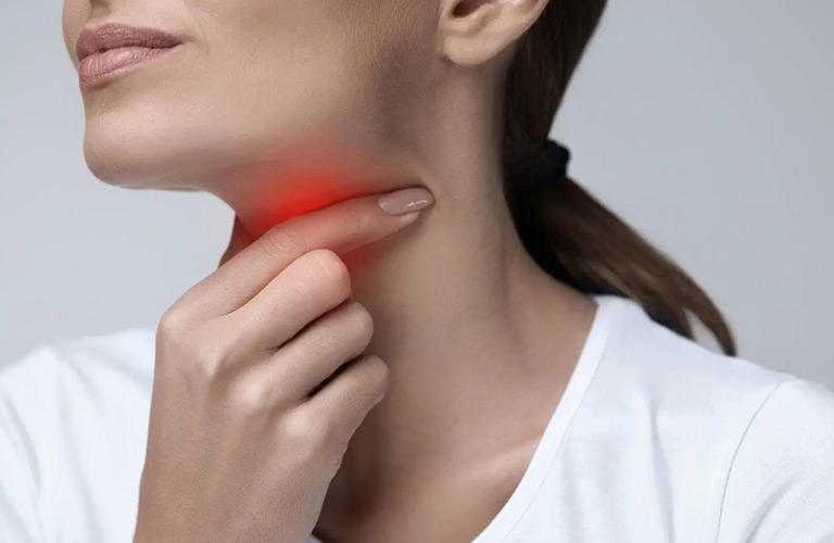 Viêm họng dị ứng là tình trạng viêm nhiễm ở họng do cơ thể phản ứng quá mức với các tác nhân dị ứng