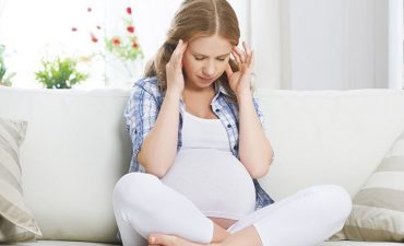 Khi bà bầu có tiền sử viêm da cơ địa không nên dán cao
