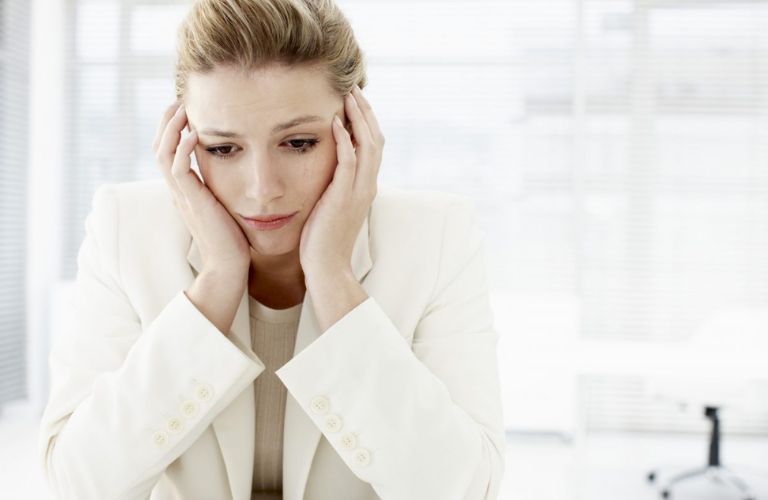 Estrogen và progesterone thay đổi mức độ, ảnh hưởng đến lưu thông máu và tuần hoàn