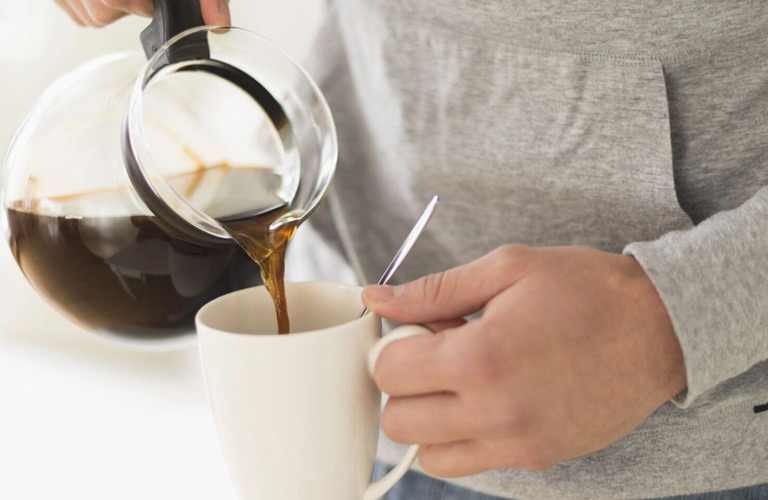 Cà phê vào buổi tối có thể khiến hệ thần kinh bị kích thích quá mức, gây khó ngủ
