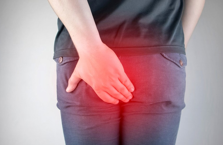 Cảm giác nặng tức hậu môn xuất hiện, nhất là sau mỗi lần đi đại tiện hoặc khi ngồi lâu
