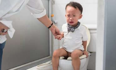 Bệnh trĩ ở trẻ em có thể xuất hiện ở bất kỳ trẻ nào, không phân biệt giới tính