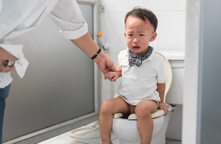 Bệnh trĩ ở trẻ em có thể xuất hiện ở bất kỳ trẻ nào, không phân biệt giới tính
