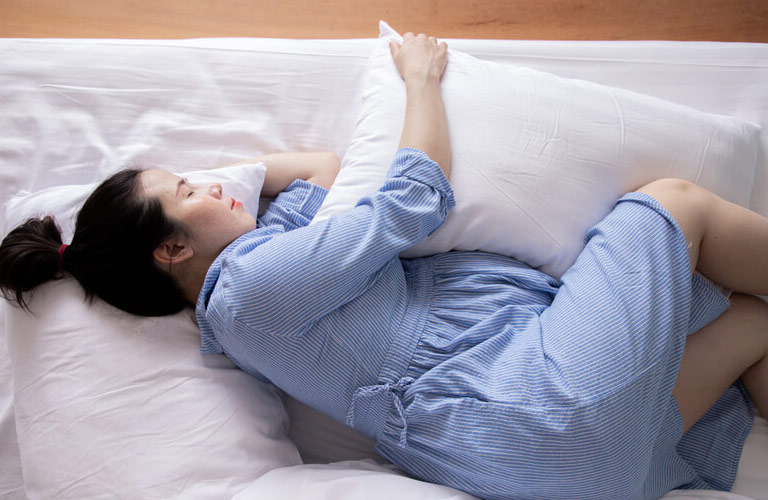 Nhiều bà bầu giảm hoạt động thể chất, dẫn đến tình trạng tắc nghẽn mạch máu và góp phần vào sự phát triển của bệnh trĩ