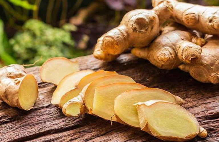 Gừng không chỉ giúp làm ấm cơ thể mà còn giúp điều hòa khí huyết, an thần, và thư giãn tinh thần
