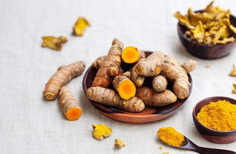 Nghệ không chỉ giúp giảm viêm mà còn giúp làm lành các tổn thương, ngăn ngừa nhiễm trùng