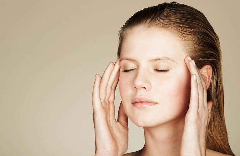 Massage huyệt thái dương là phương pháp đơn giản nhưng rất hiệu quả để giảm đau đầu
