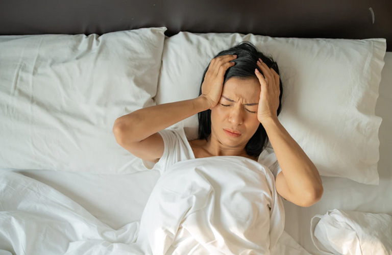Chóng mặt mất ngủ là hai vấn đề sức khỏe thường gặp, có thể xuất hiện độc lập hoặc đi kèm nhau