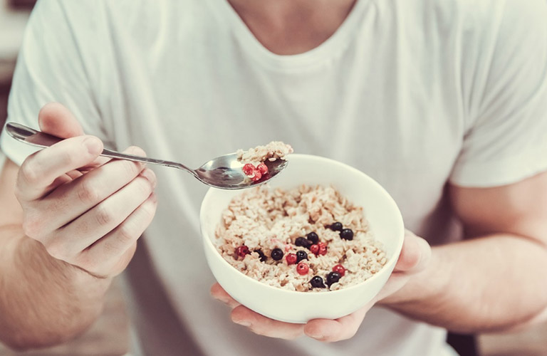 Có tiền sử dị ứng hoặc không dung nạp gluten không nên ăn yến mạch