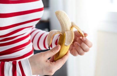 Chuối tiêu hoặc chuối còn xanh, dễ làm tăng tình trạng đầy bụng thậm chí khiến cơn đau dạ dày thêm trầm trọng