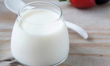 Đau dạ dày có thể ăn sữa chua nhưng cần đúng cách và đúng trường hợp