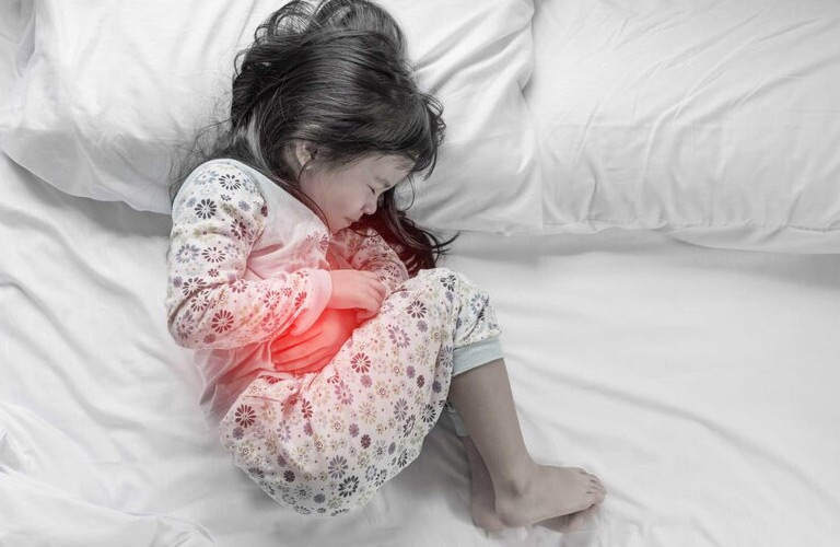 Đau dạ dày ở trẻ em là tình trạng đau vùng bụng dưới hoặc thượng vị do nhiều nguyên nhân gây ra