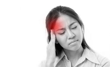 Đau đầu bên phải có thể là một triệu chứng phổ biến nhưng lại có thể báo hiệu nhiều vấn đề sức khỏe khác nhau