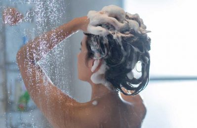 Tùy vào từng trường hợp chúng ta biết có nên gội đầu khi đau đầu không