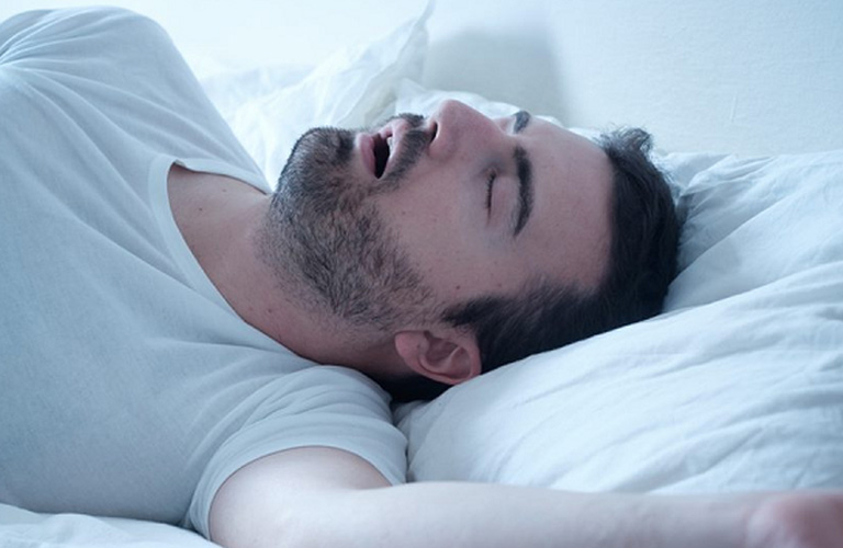 Chứng ngưng thở khi ngủ có thể dẫn đến đau đầu vào buổi sáng