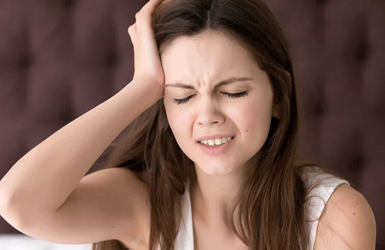 Đau đầu kinh niên là tình trạng mà người bệnh phải đối mặt với những cơn đau đầu kéo dài