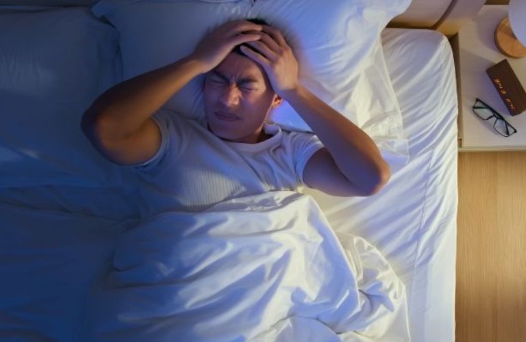 Tuấn tôi từng gặp nhiều bệnh nhân bị đau đầu mất ngủ, đa phần là do stress