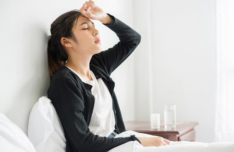 Đau đầu mỏi người gây ra cảm giác khó chịu, mệt mỏi và giảm năng suất làm việc.
