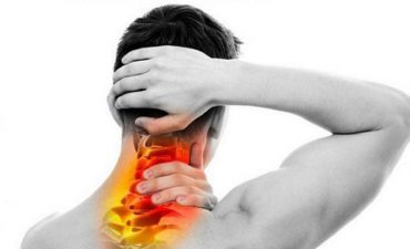 Đau đầu sau gáy thường xuất hiện ở khu vực sau gáy và có thể lan ra vai, cổ, hoặc thậm chí xuống lưng