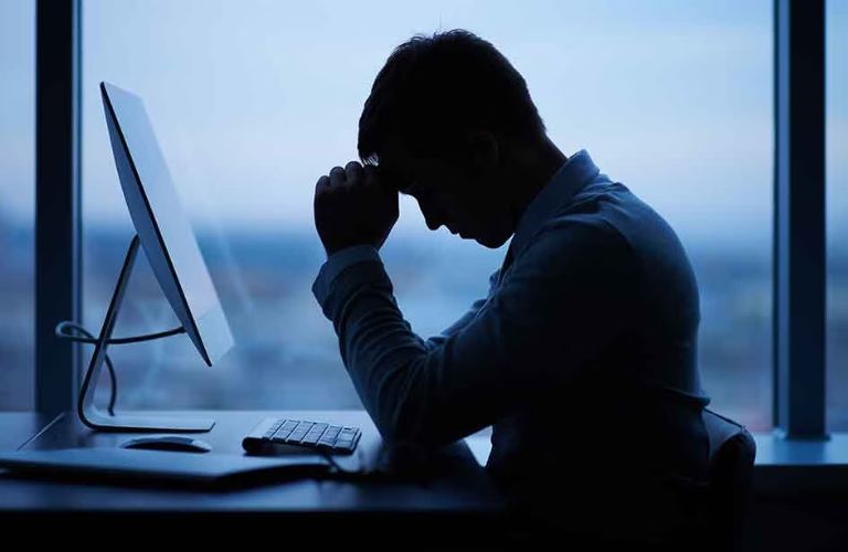 Đau đầu về chiều khiến họ mệt mỏi, mất tập trung trong sinh hoạt và làm việc