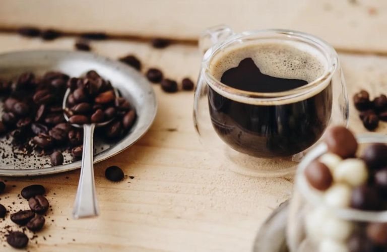 Caffeine có thể gây ra đau đầu về đêm