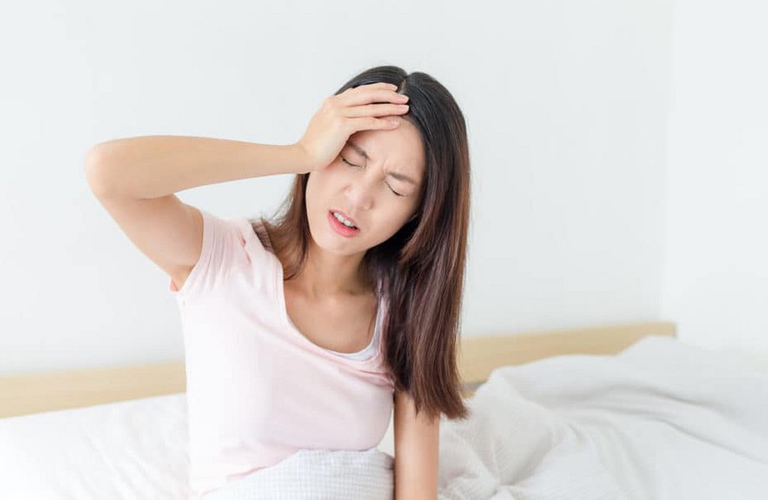 Đau họng và đau đầu là hai triệu chứng phổ biến mà nhiều bà con thường gặp phải