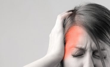 Đau nửa đầu là một cơn đau đầu mạnh mẽ và thường xuất hiện ở một bên đầu