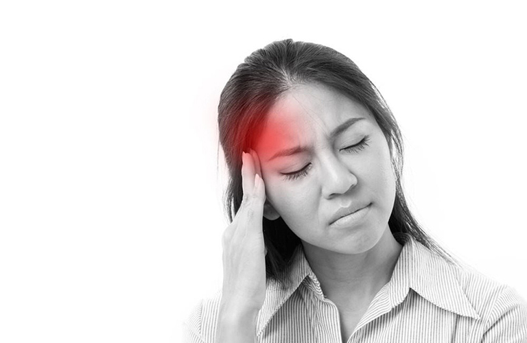 Đau nửa đầu bên phải phản ánh sự mất cân bằng âm dương, khí huyết trong cơ thể