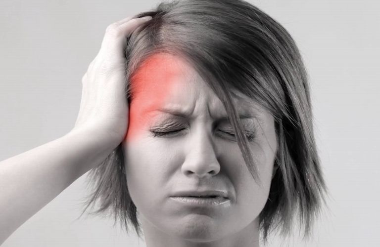 Đau nửa đầu bên trái thường gây cảm giác nhức nhối, nặng nề phía đầu bên trái